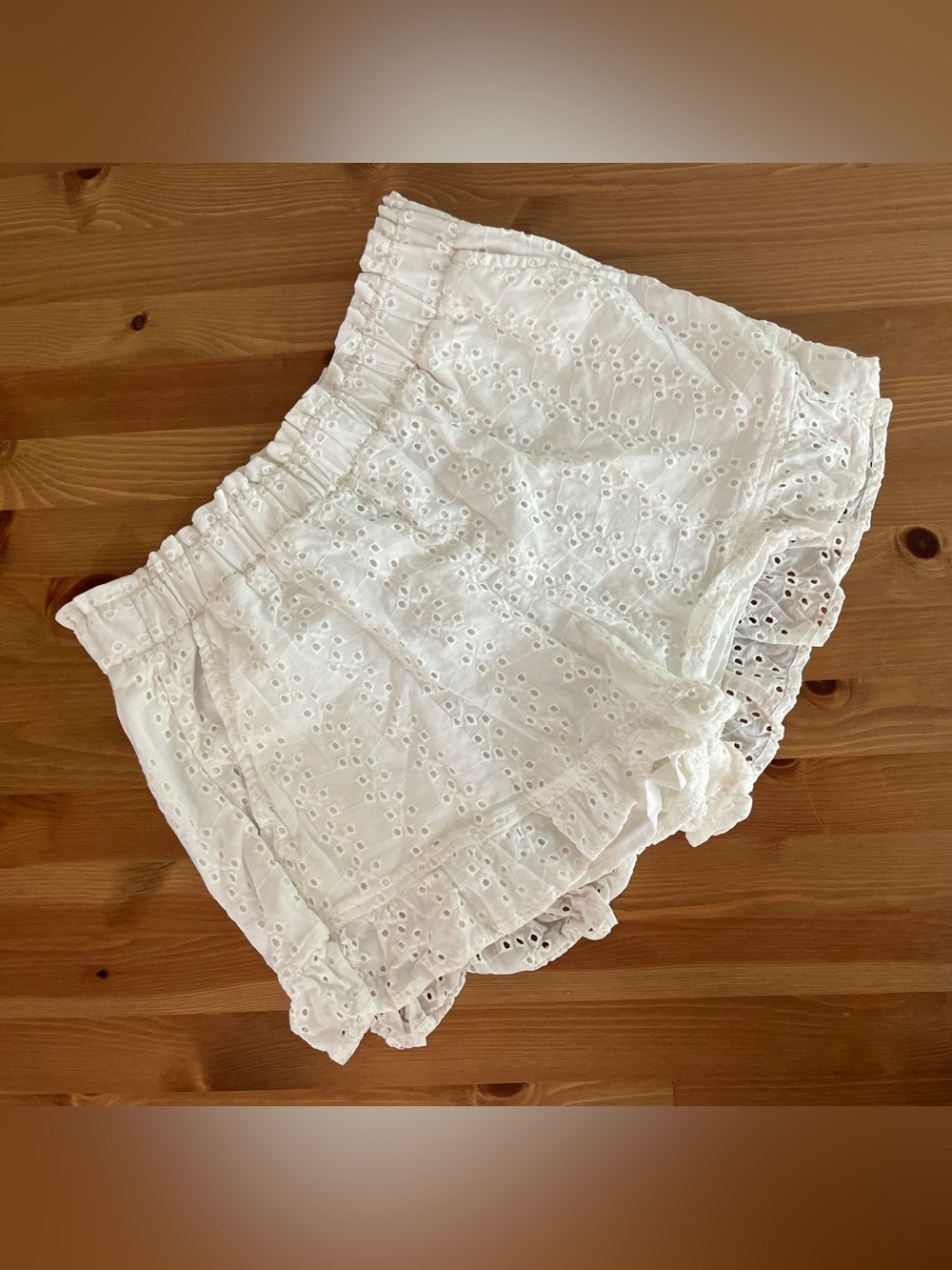 Hollister- Ultra High Rise White Short. 
Size: medium